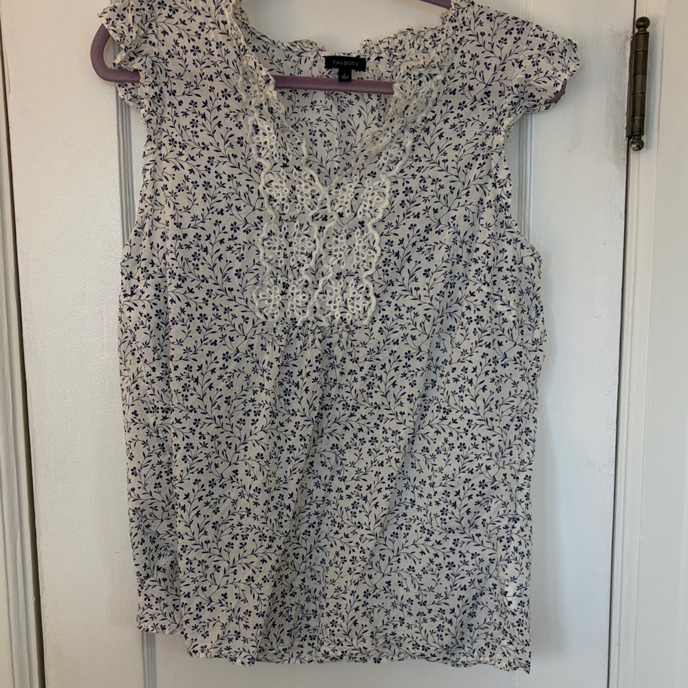 Talbots Sleeveless Flutter Tank w Lace